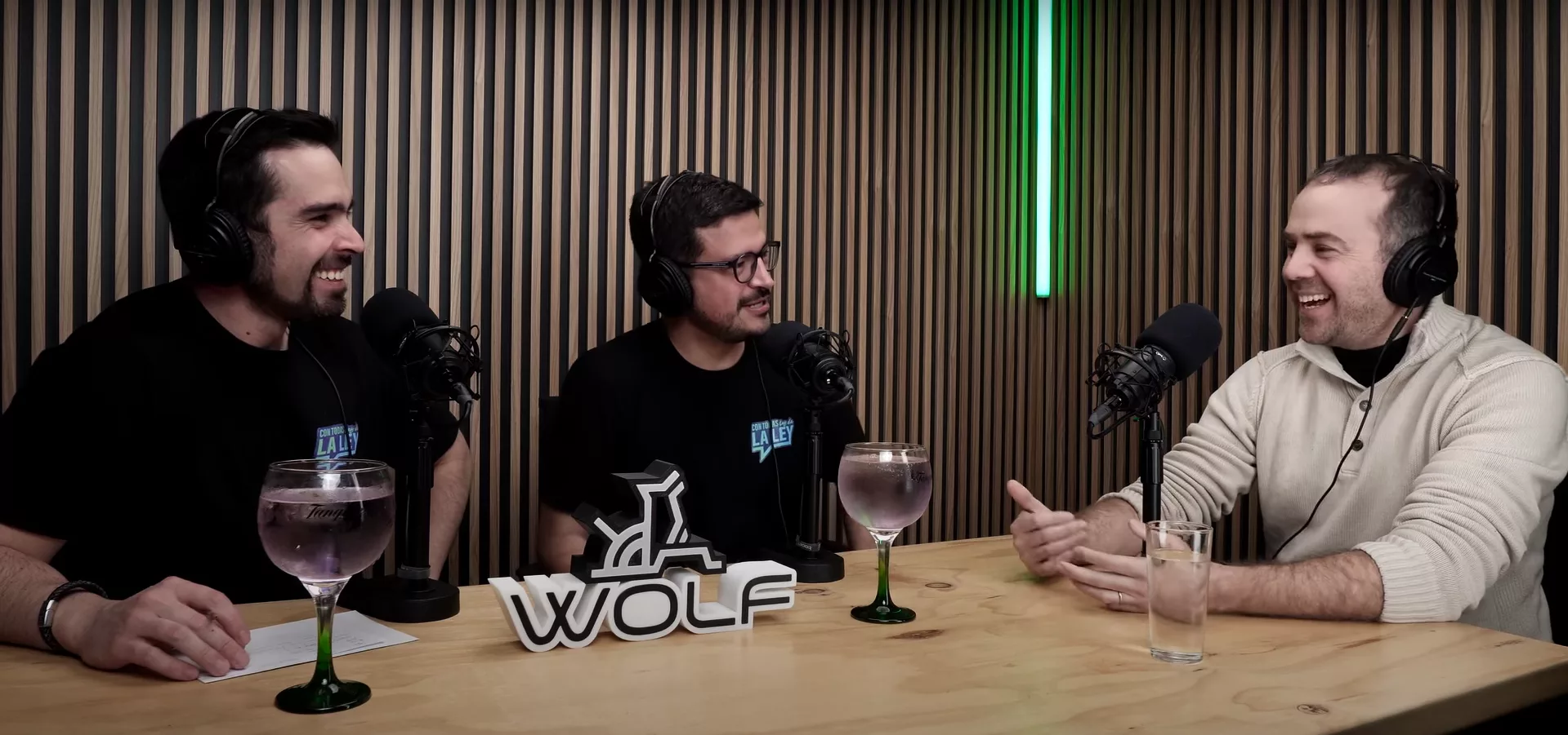 Fragmento del podcast "Con todas las de la ley, conversación sobre el corretaje de propiedades.