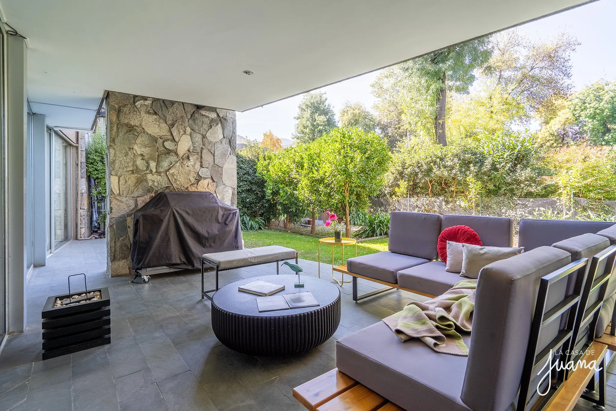 Patio_Camino_El_Huinganal_image_13